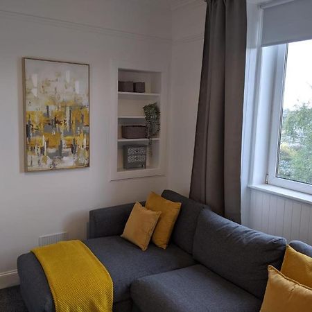 Glenclova - No 5 Bellyeoman, Bright Two Bedroom Apartment Данфермлин Экстерьер фото