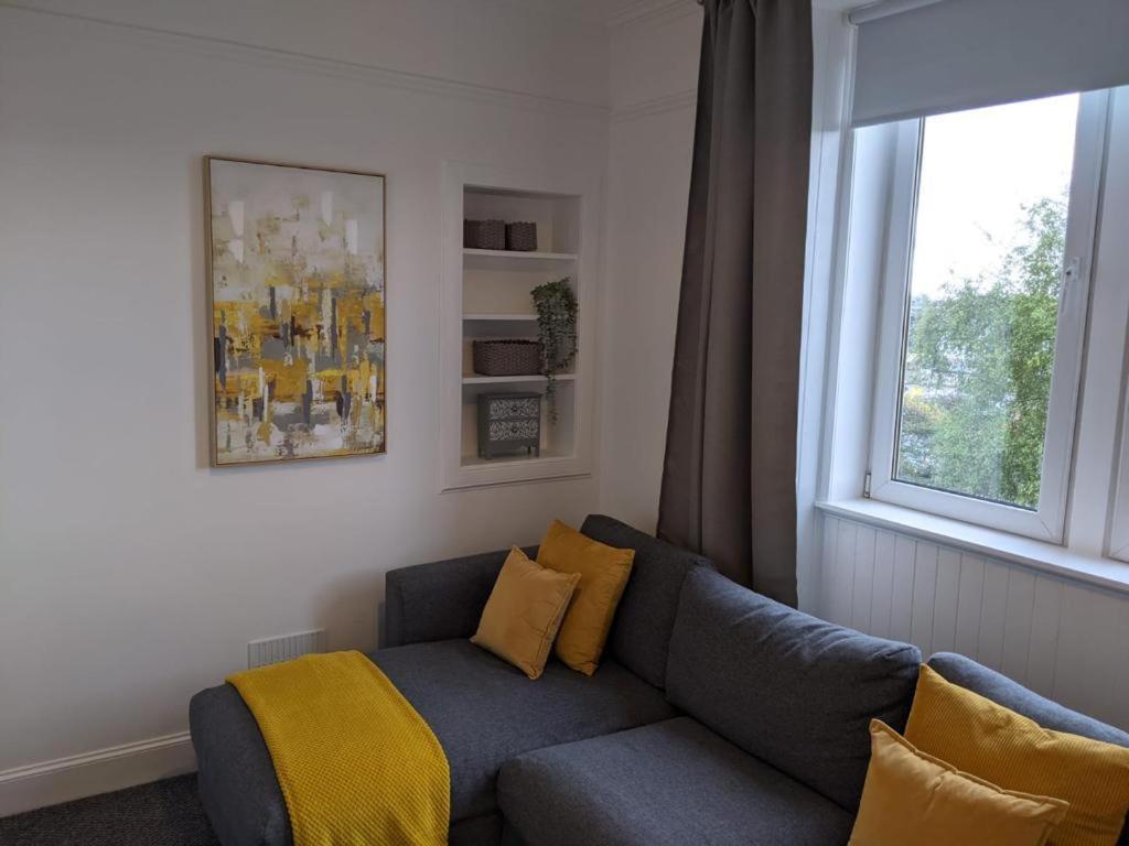 Glenclova - No 5 Bellyeoman, Bright Two Bedroom Apartment Данфермлин Экстерьер фото