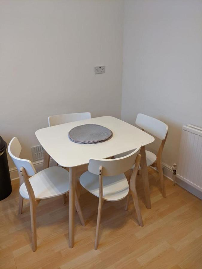 Glenclova - No 5 Bellyeoman, Bright Two Bedroom Apartment Данфермлин Экстерьер фото