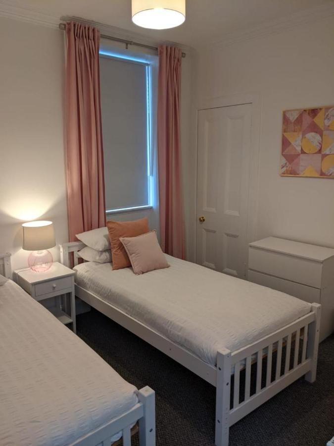 Glenclova - No 5 Bellyeoman, Bright Two Bedroom Apartment Данфермлин Экстерьер фото