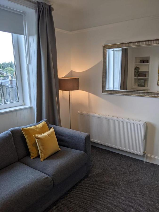 Glenclova - No 5 Bellyeoman, Bright Two Bedroom Apartment Данфермлин Экстерьер фото