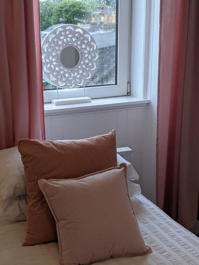 Glenclova - No 5 Bellyeoman, Bright Two Bedroom Apartment Данфермлин Экстерьер фото
