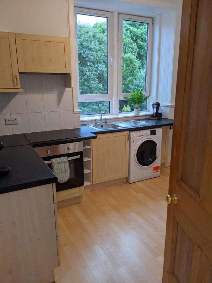 Glenclova - No 5 Bellyeoman, Bright Two Bedroom Apartment Данфермлин Экстерьер фото